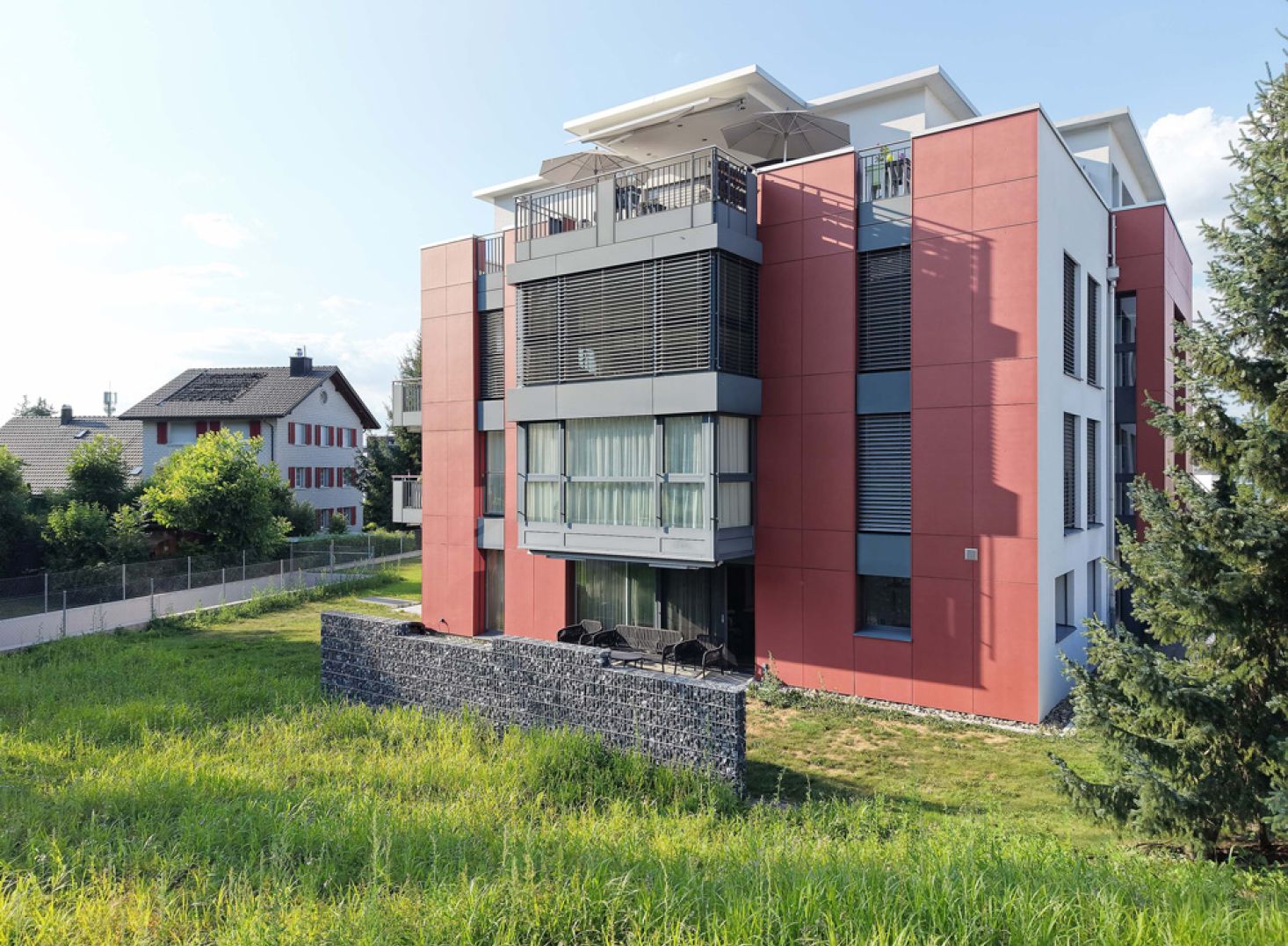 Grosse 5.5-Zimmer-Gartenwohnung mit viel Umschwung, 8852 Altendorf